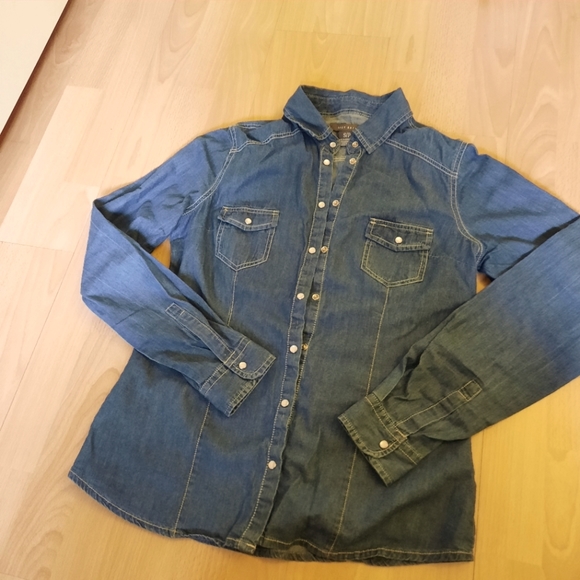 Denim shirt🧥 - Picture 1 of 6